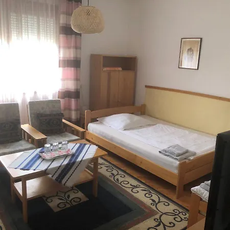 Kertesz Rozsa Vendeghaz *